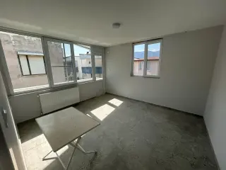 AKÇAY’DA DENİZE 100M – SIFIR YENİLENMİŞ 2+1 TERASLI KİRALIK DAİRE