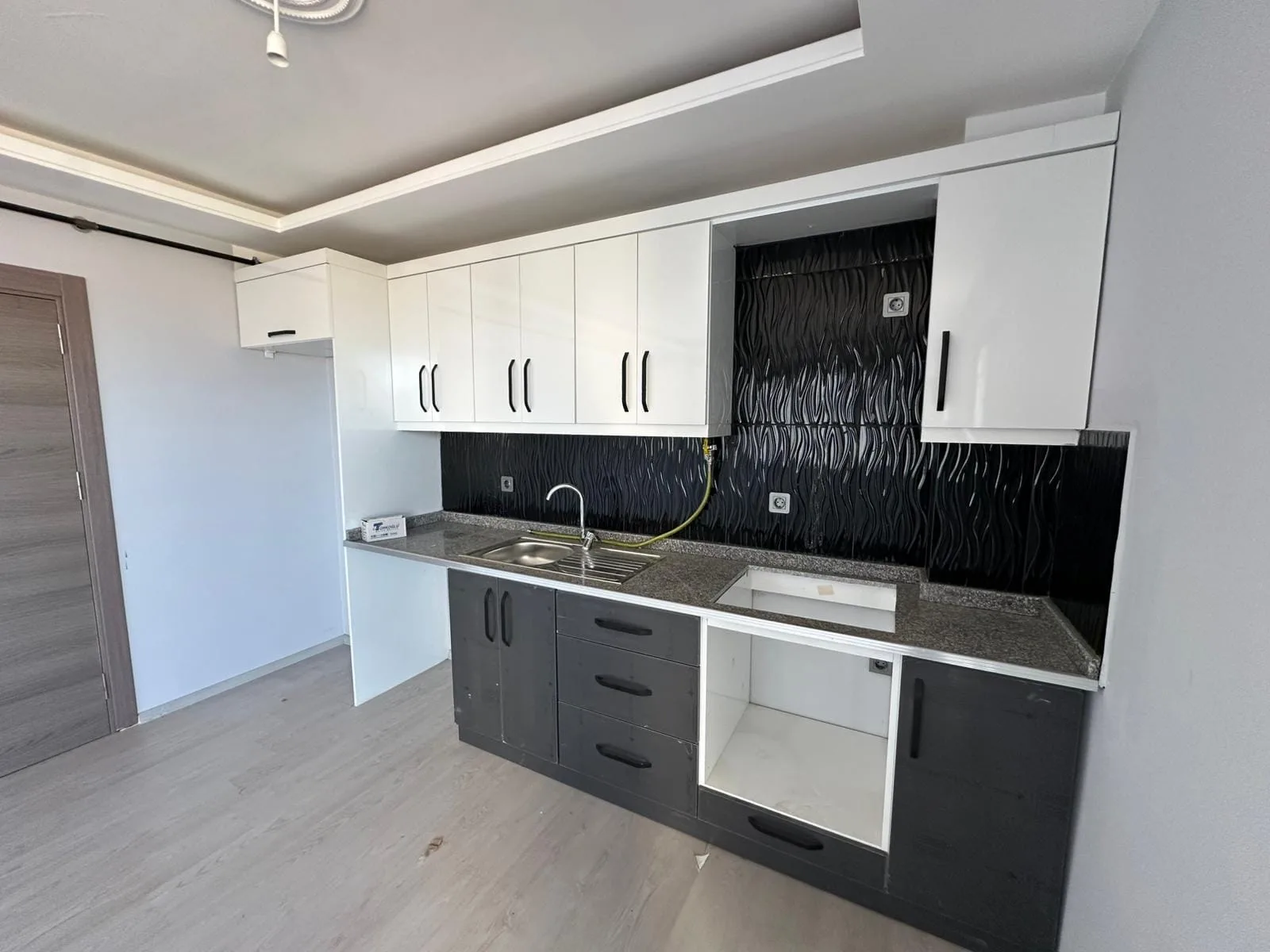 BALIKESİR BURHANİYE CUMHURİYET MAHALLESİ (BADEM ALANI) SATILIK 2+1 ARA KAT DAİRE