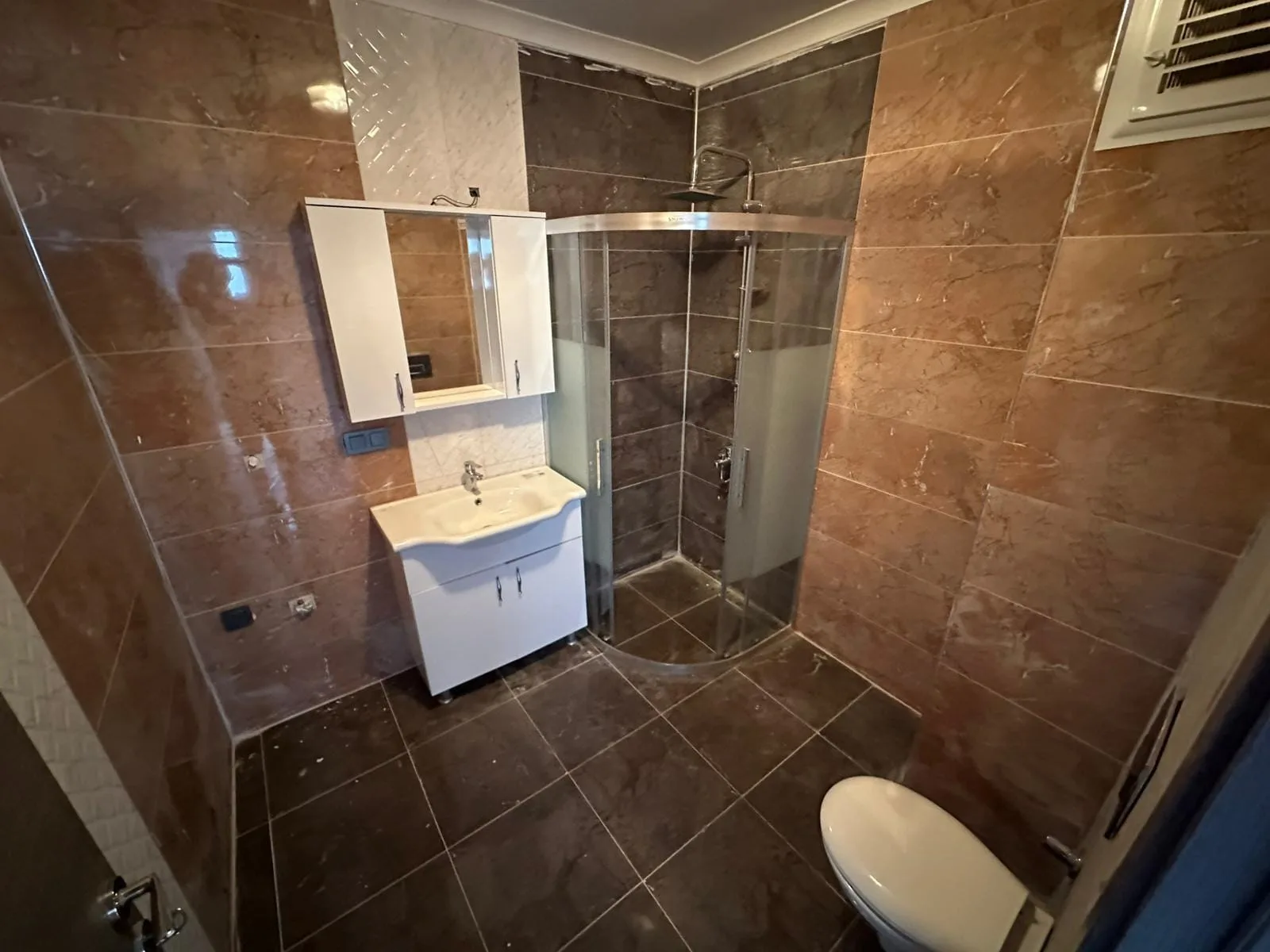 BALIKESİR BURHANİYE CUMHURİYET MAHALLESİ (BADEM ALANI) SATILIK 2+1 ARA KAT DAİRE