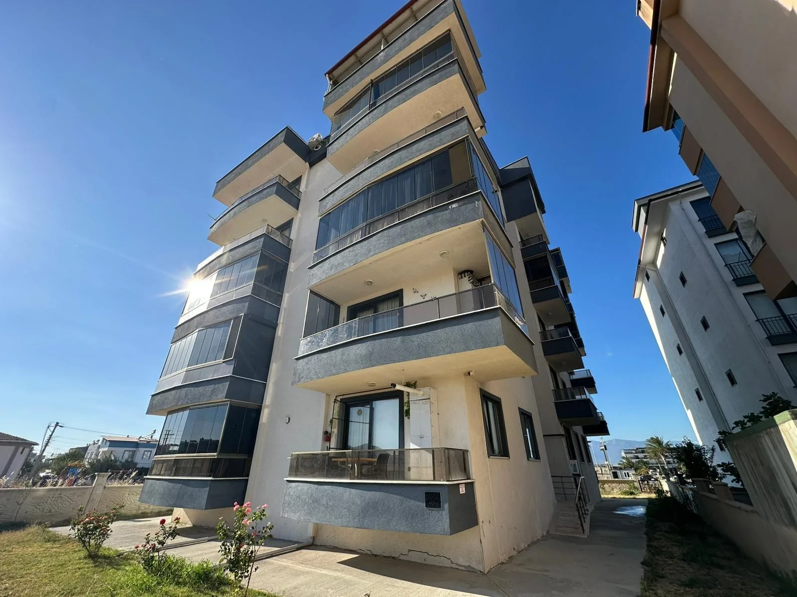 BALIKESİR BURHANİYE CUMHURİYET MAHALLESİ (BADEM ALANI) SATILIK 2+1 ARA KAT DAİRE