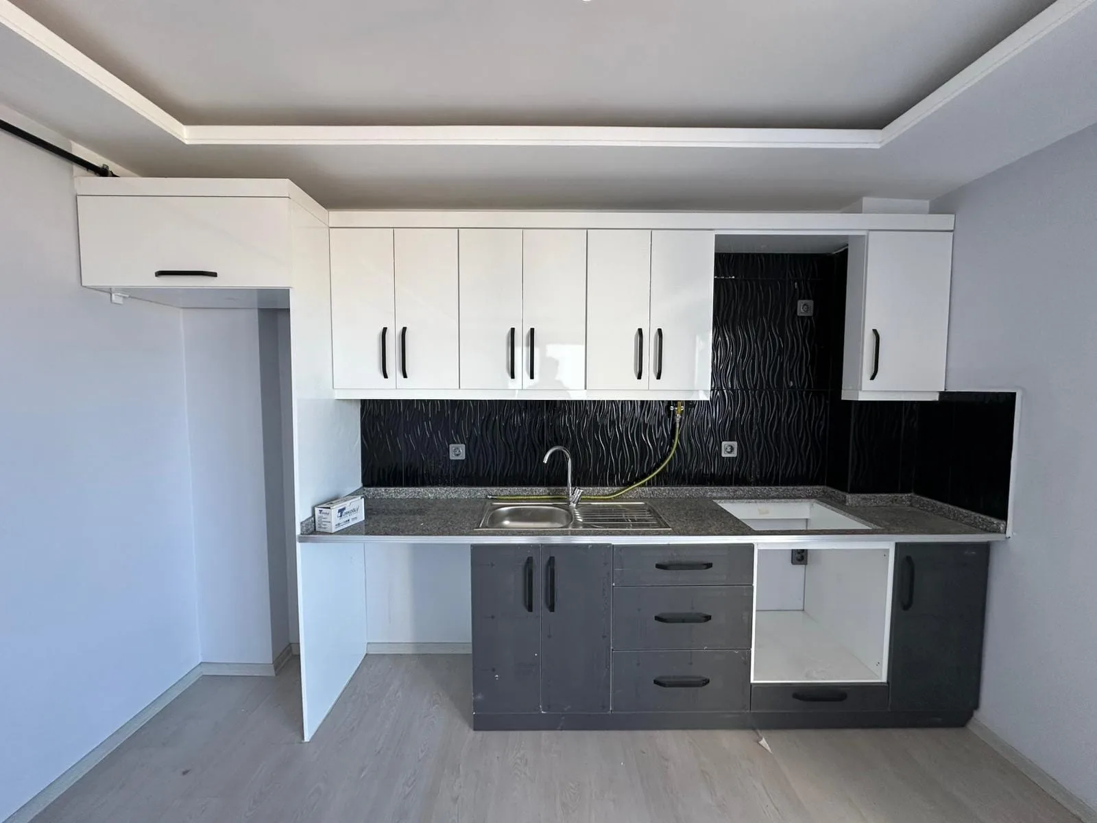 BALIKESİR BURHANİYE CUMHURİYET MAHALLESİ (BADEM ALANI) SATILIK 2+1 ARA KAT DAİRE