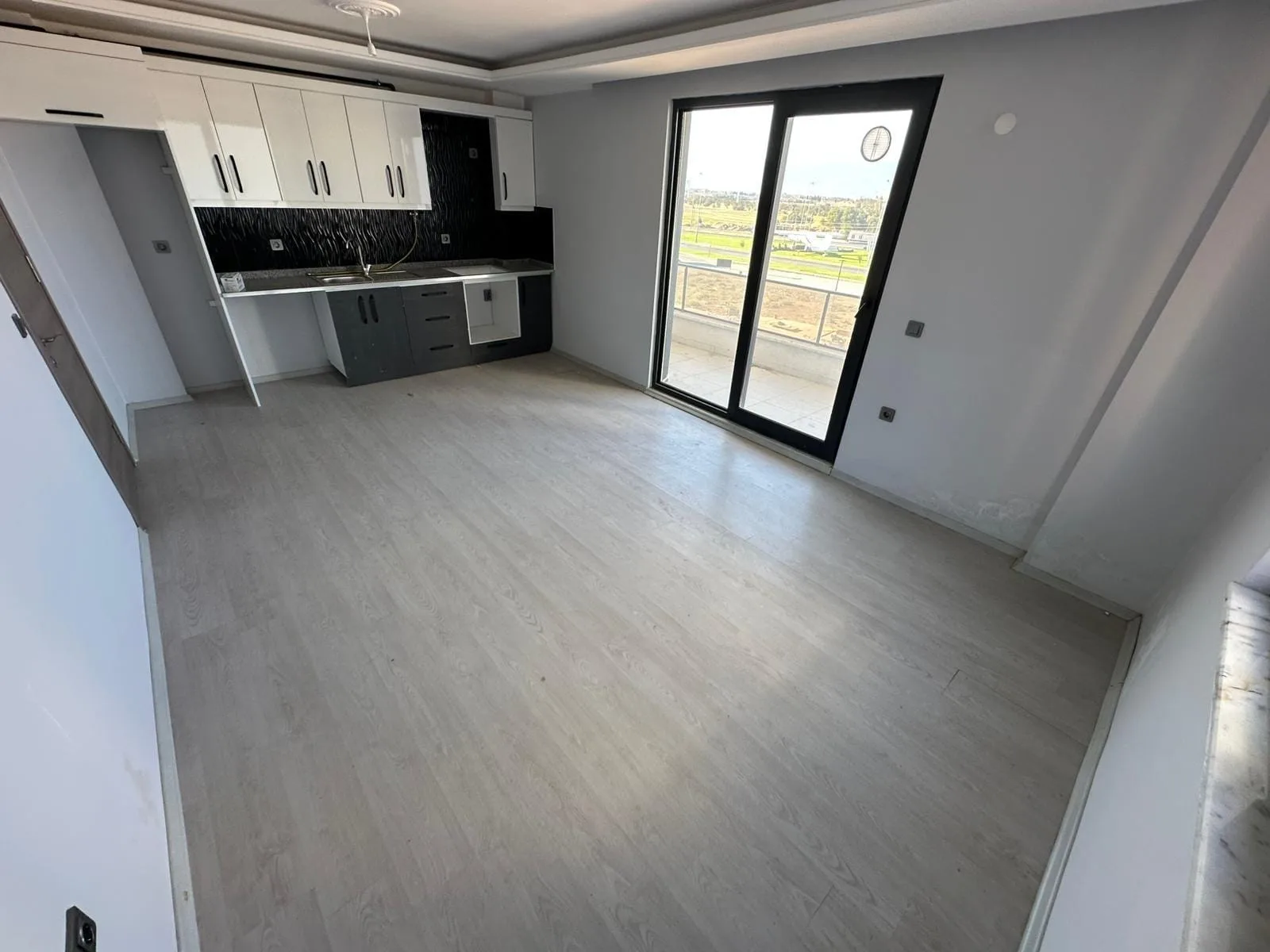 BALIKESİR BURHANİYE CUMHURİYET MAHALLESİ (BADEM ALANI) SATILIK 2+1 ARA KAT DAİRE