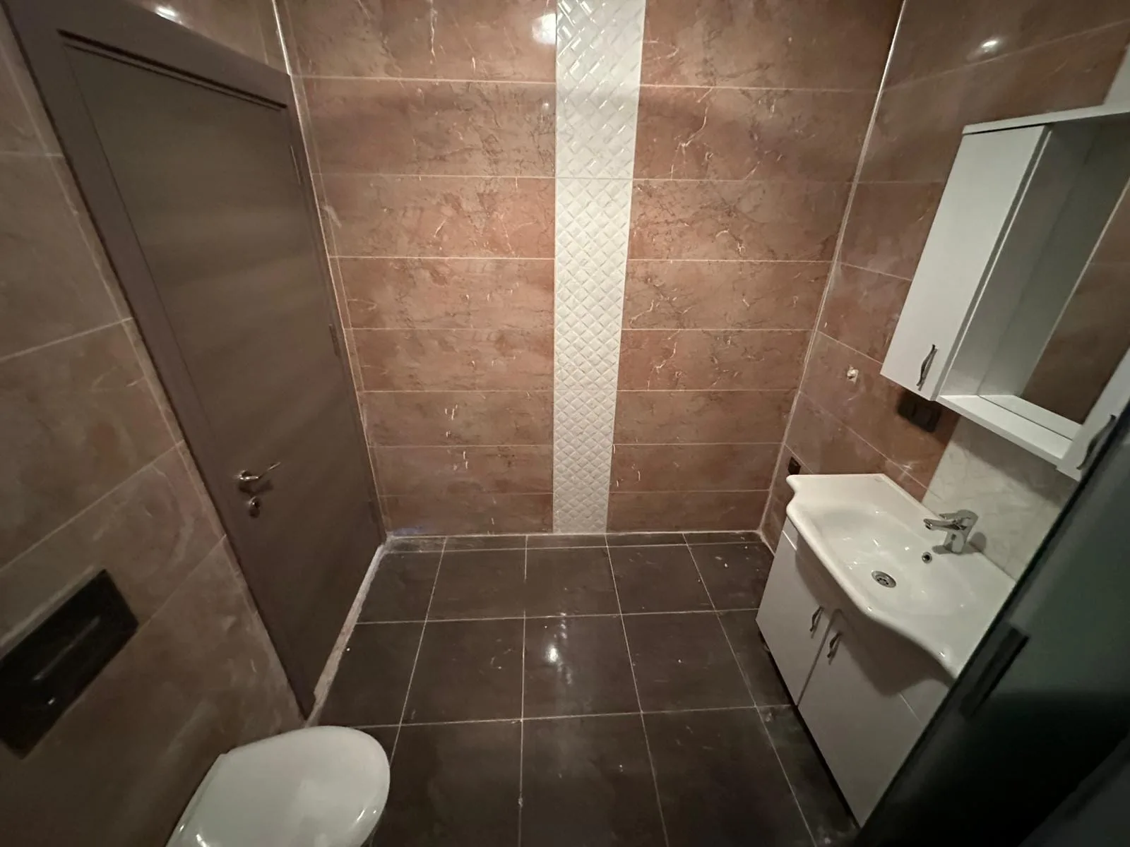 BALIKESİR BURHANİYE CUMHURİYET MAHALLESİ (BADEM ALANI) SATILIK 2+1 ARA KAT DAİRE
