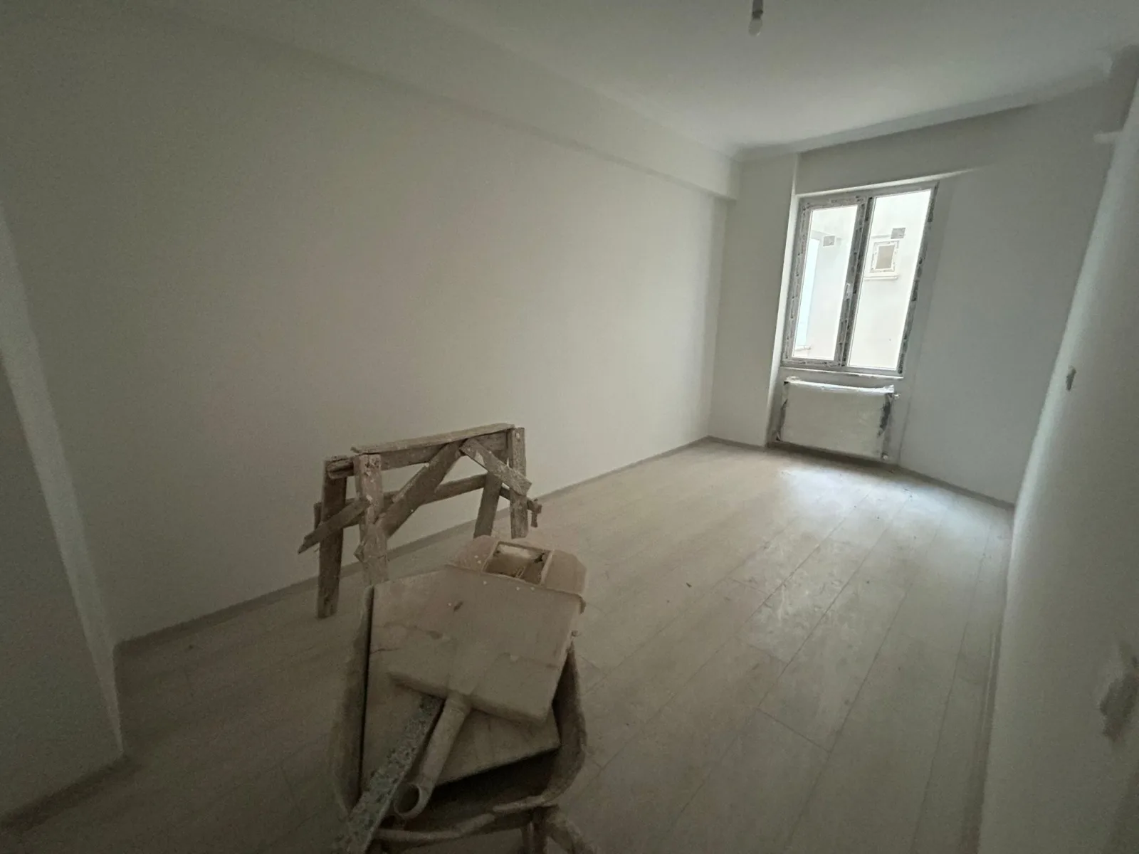 BURHANİYE YENİ MAHALLEDE SATILIK 2+1 GİRİŞ KAT DAİRE