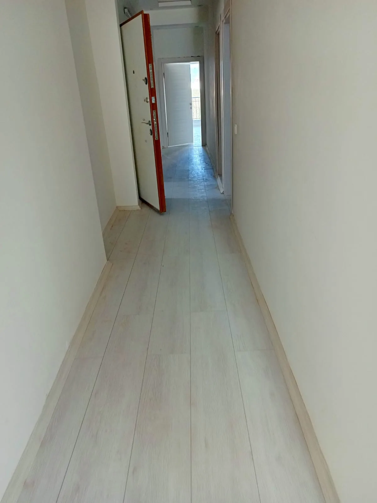 BURHANİYE YENİ MAHALLEDE SATILIK 2+1 GİRİŞ KAT DAİRE