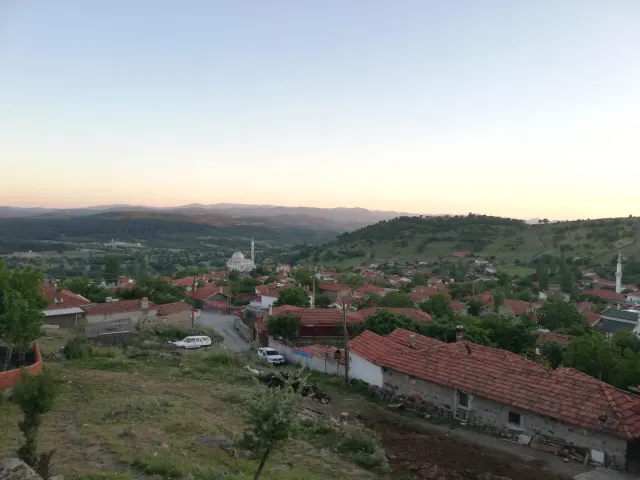 KÖYİÇİNDE SATILIK ARSA