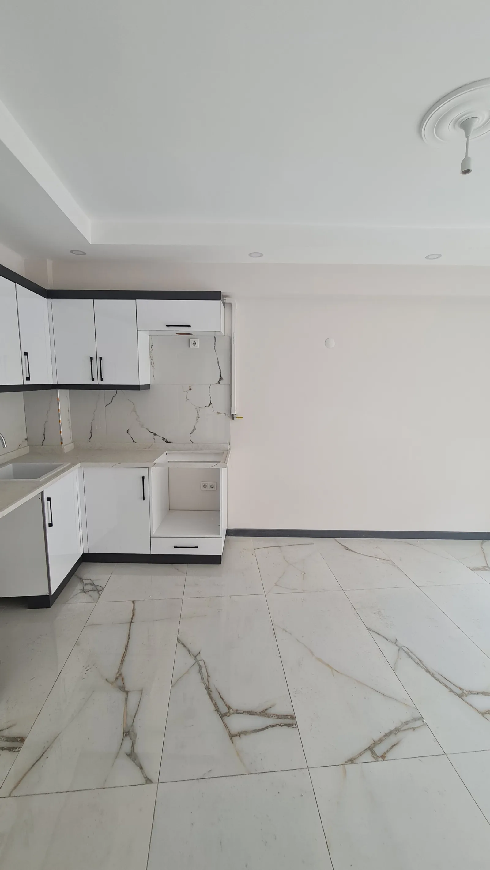 Burhaniye Kocacami Mahallesinde Satılık 1+1 Modern Daire