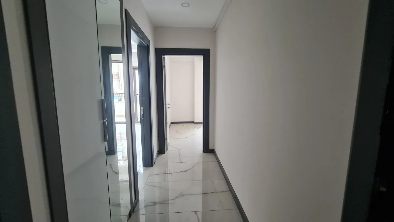 Burhaniye Kocacami Mahallesinde Satılık 1+1 Modern Daire