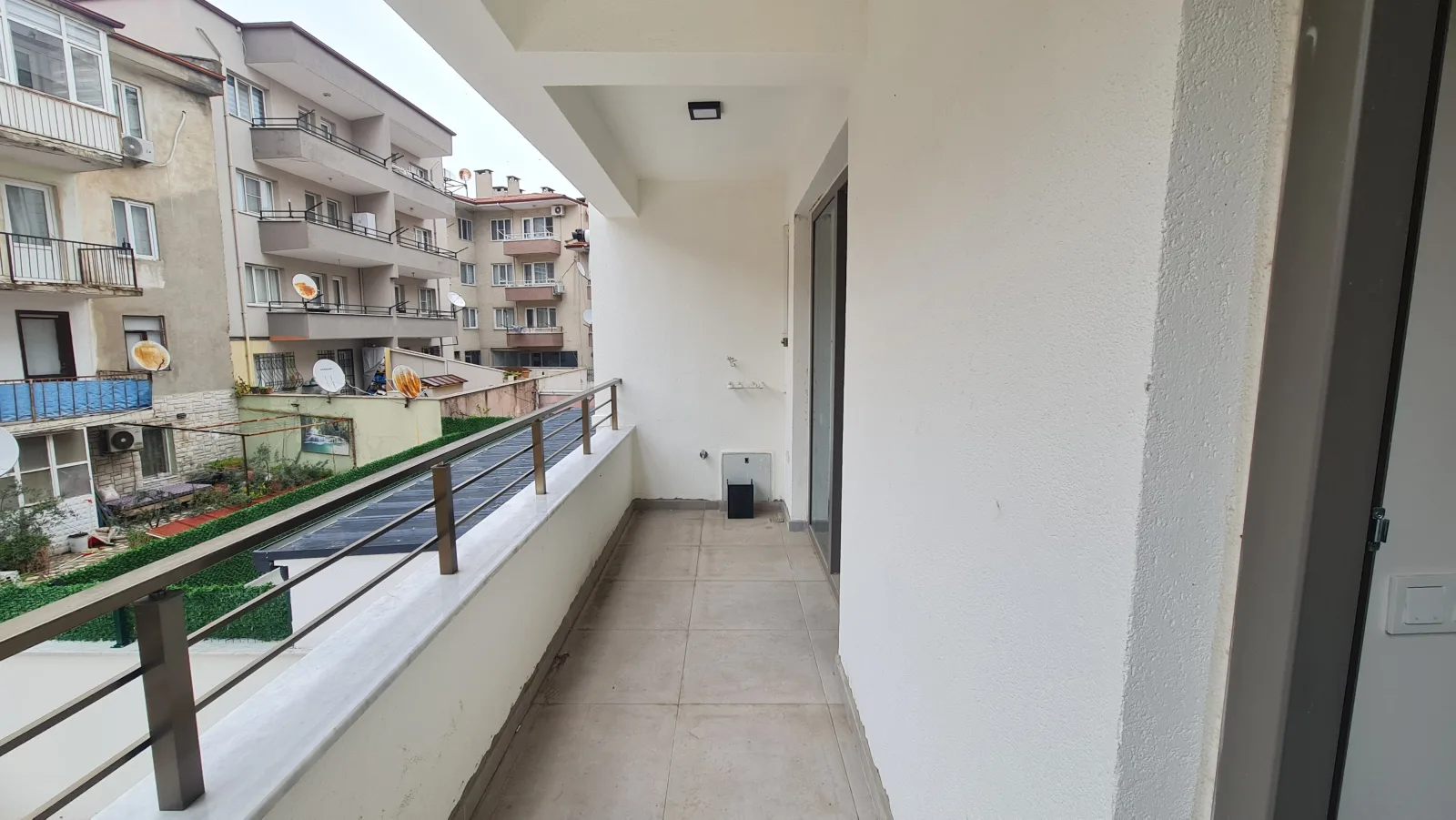 Burhaniye Kocacami Mahallesinde Satılık 1+1 Modern Daire