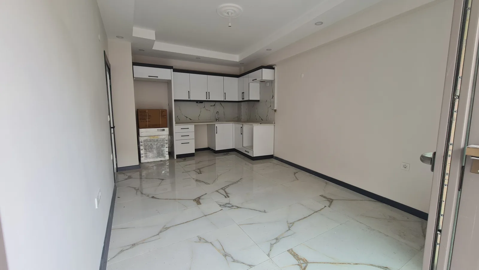 Burhaniye Kocacami Mahallesinde Satılık 1+1 Modern Daire