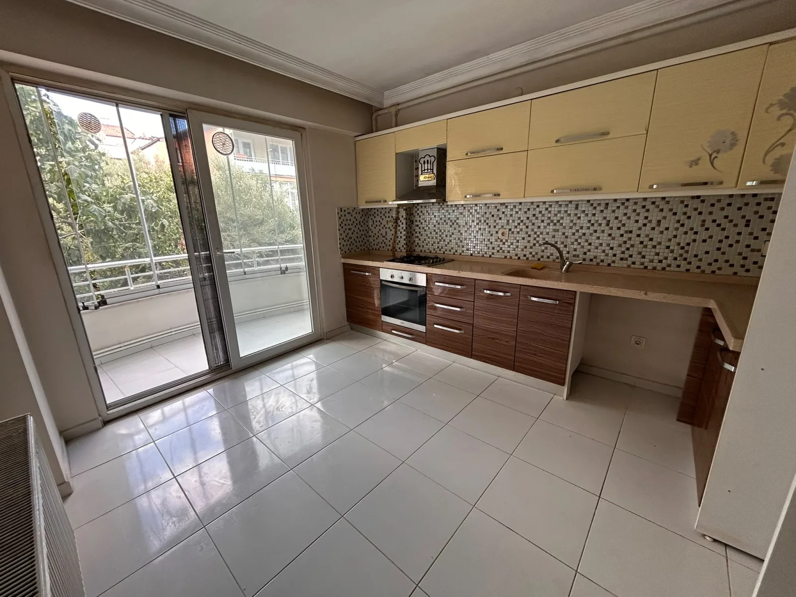 EDREMİT CUMHURİYET MAHALLESİ’NDE 3+1 KİRALIK DAİRE