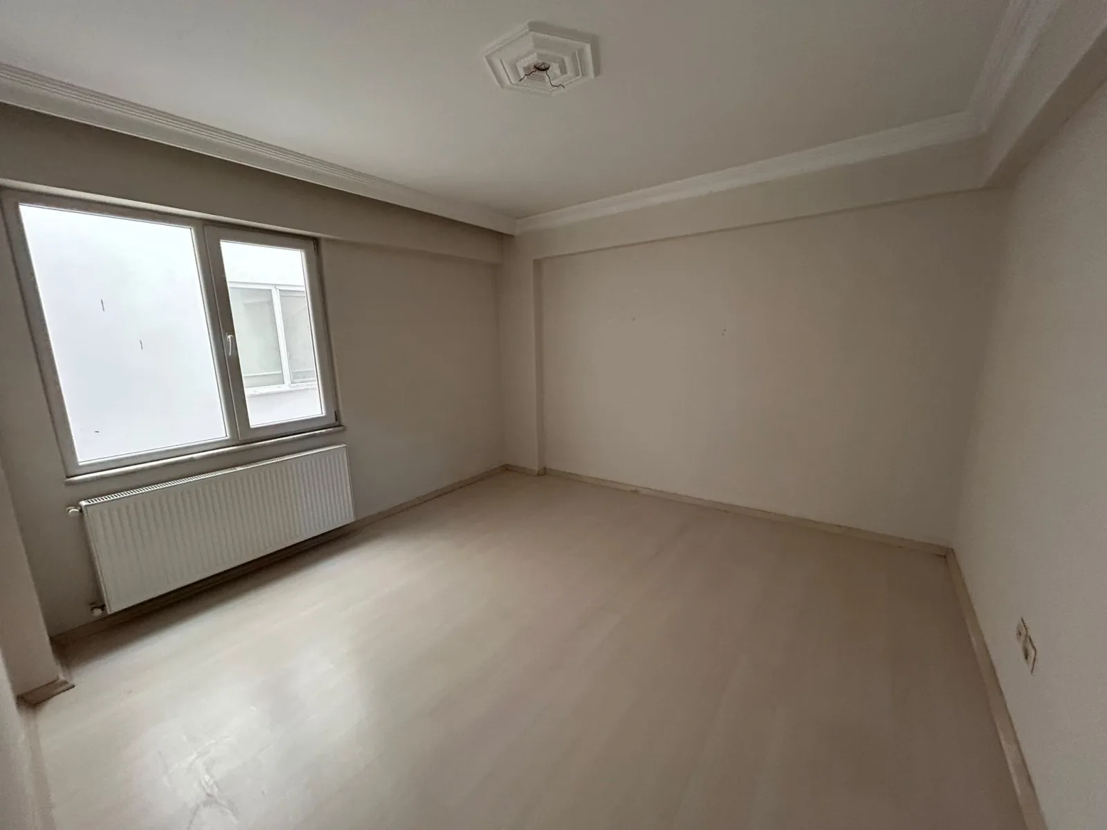EDREMİT CUMHURİYET MAHALLESİ’NDE 3+1 KİRALIK DAİRE