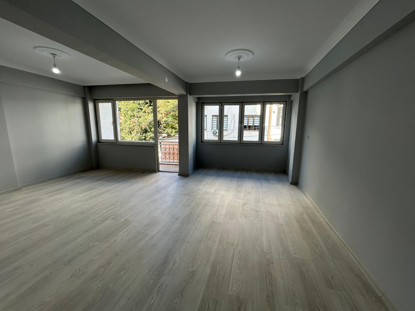 Sıfırdan Yenilenmiş Satılık 1+1 Daire