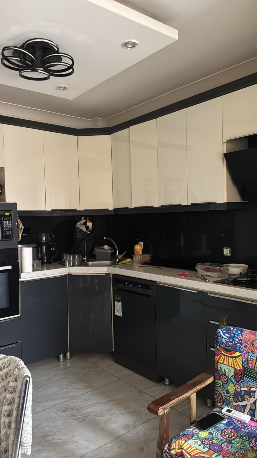 BALIKESİR EDREMİT AKÇAY MERKEZDE SATILIK GENİŞ 3+1 DAİRE