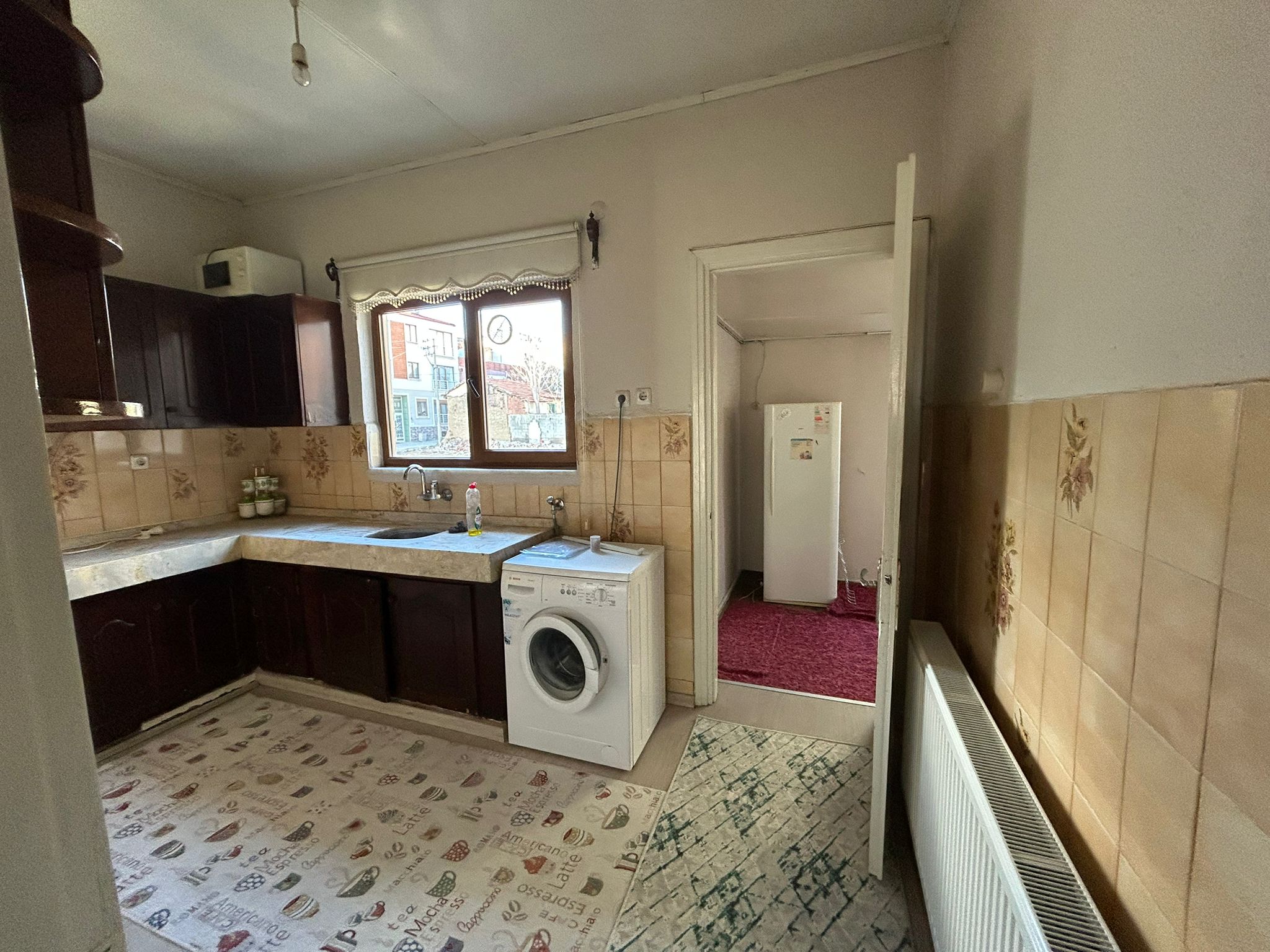 EDREMİT ESKİ BAYRAM YERİ YAKININDA MÜSTAKİL – EŞYALI – 3+1 – KİRALIK EV