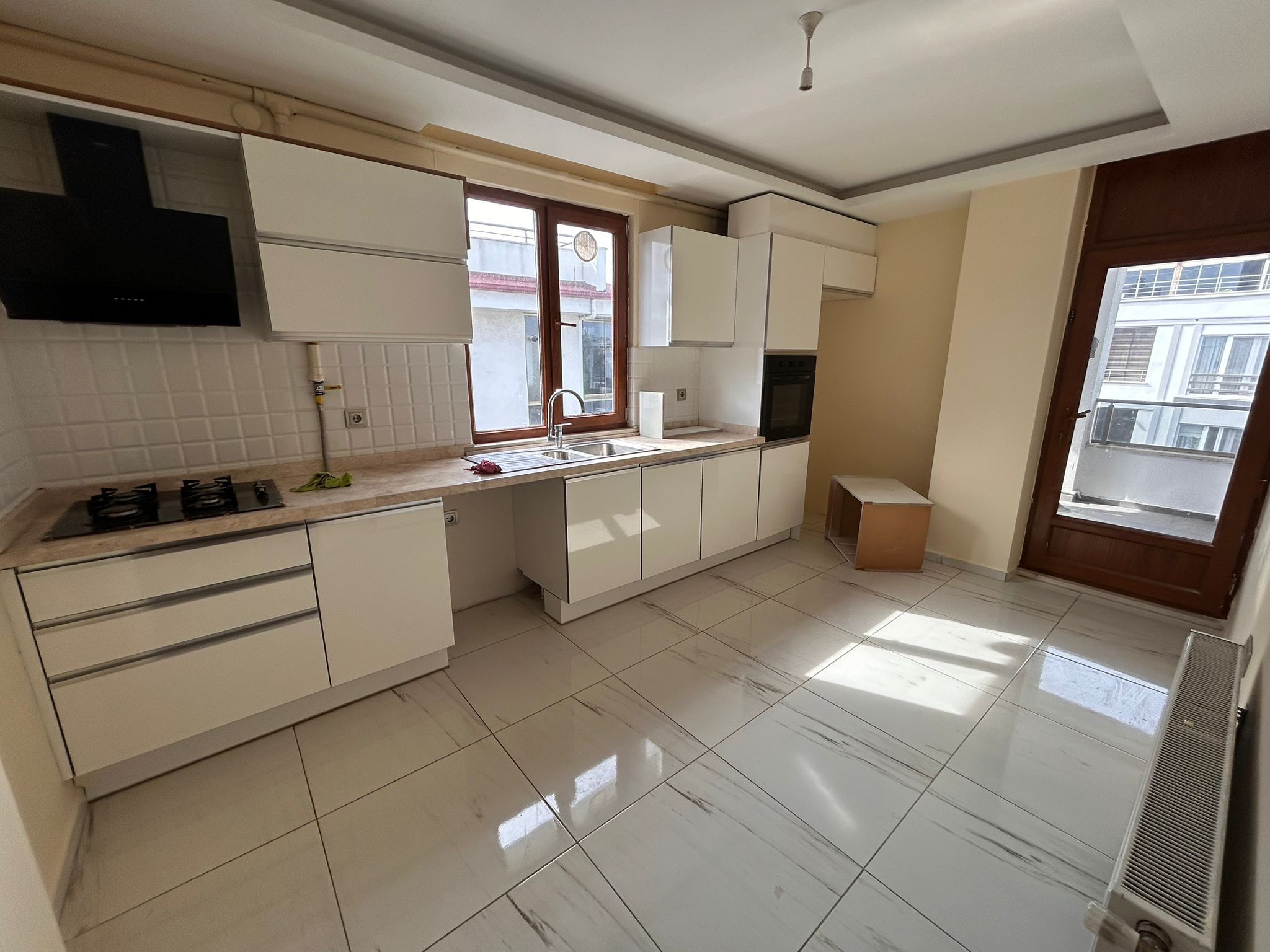 AKÇAY İKİZÇAY MAHALLESİNDE SATILIK 3+1 LÜKS DAİRE ( EİDS NO : 1001423 )