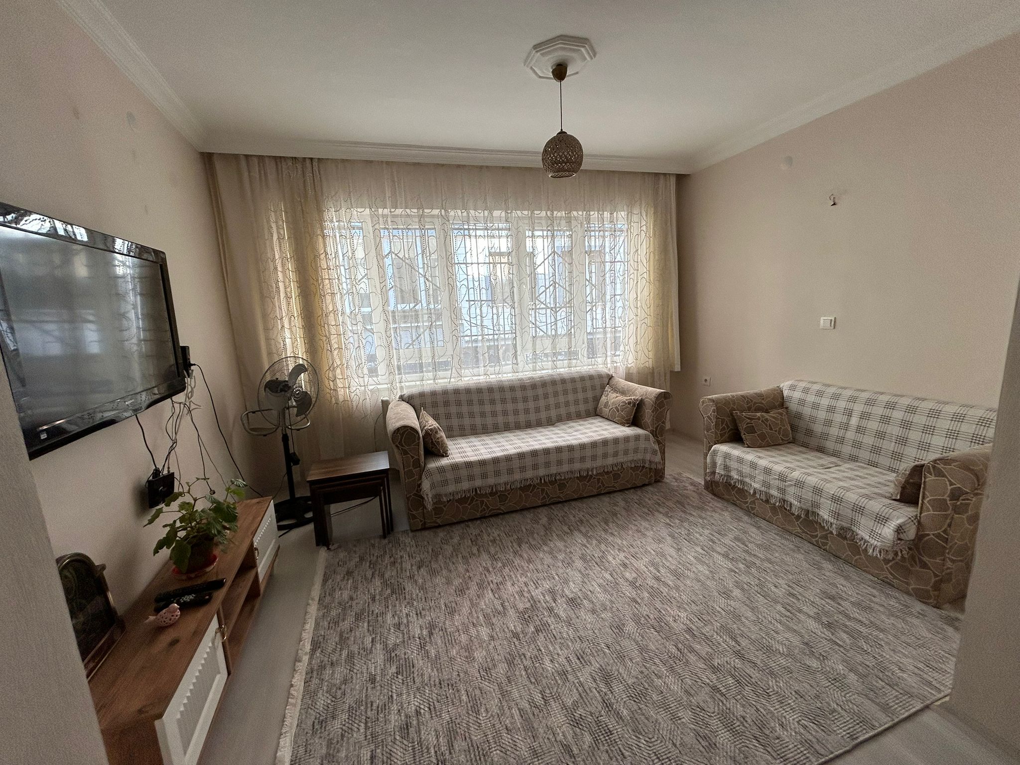 GAZİİLYAS MAHALLESİNDE EŞYALI BAHÇELİ KİRALIK 2+1 DAİRE