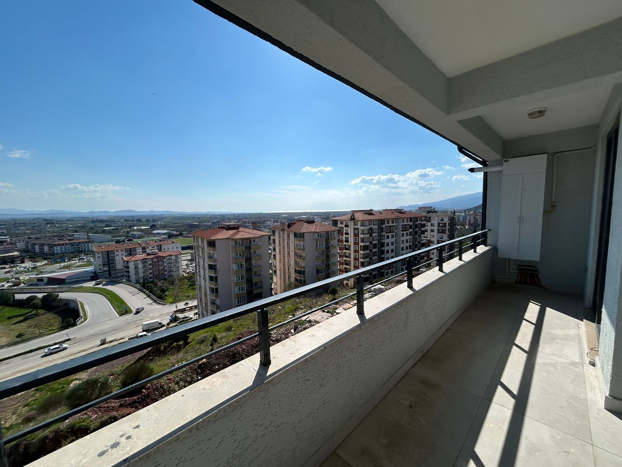 Edremit Atatürk Mahallesi’nde Eşsiz Deniz & Şehir Manzaralı 3+1 Lüks Kiralık Daire!