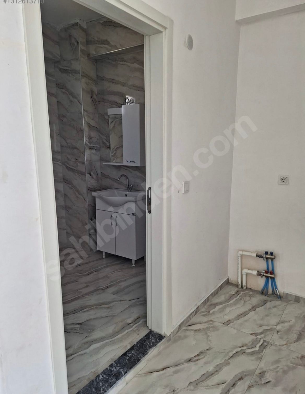 EDREMİT’TE MERKEZİ KONUMDA KİRALIK3 KATLI MÜSTAKİL İŞYERİ