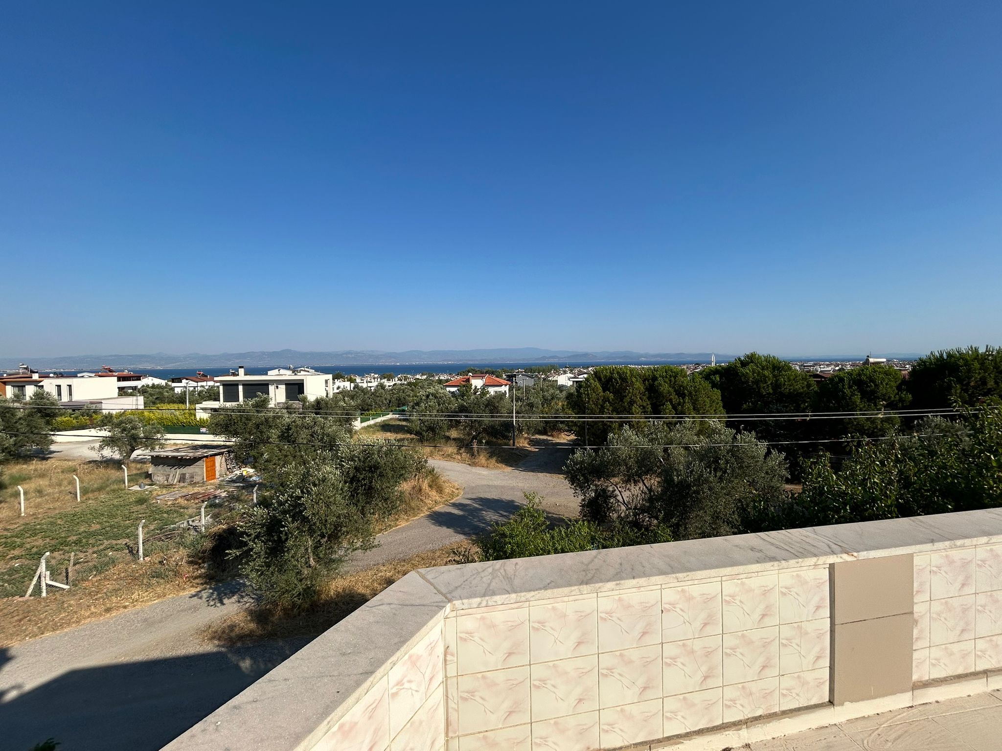 GÜRE'DE SİTE İÇERİSİNDE SATILIK 4+1 TRİPLEKS VİLLA