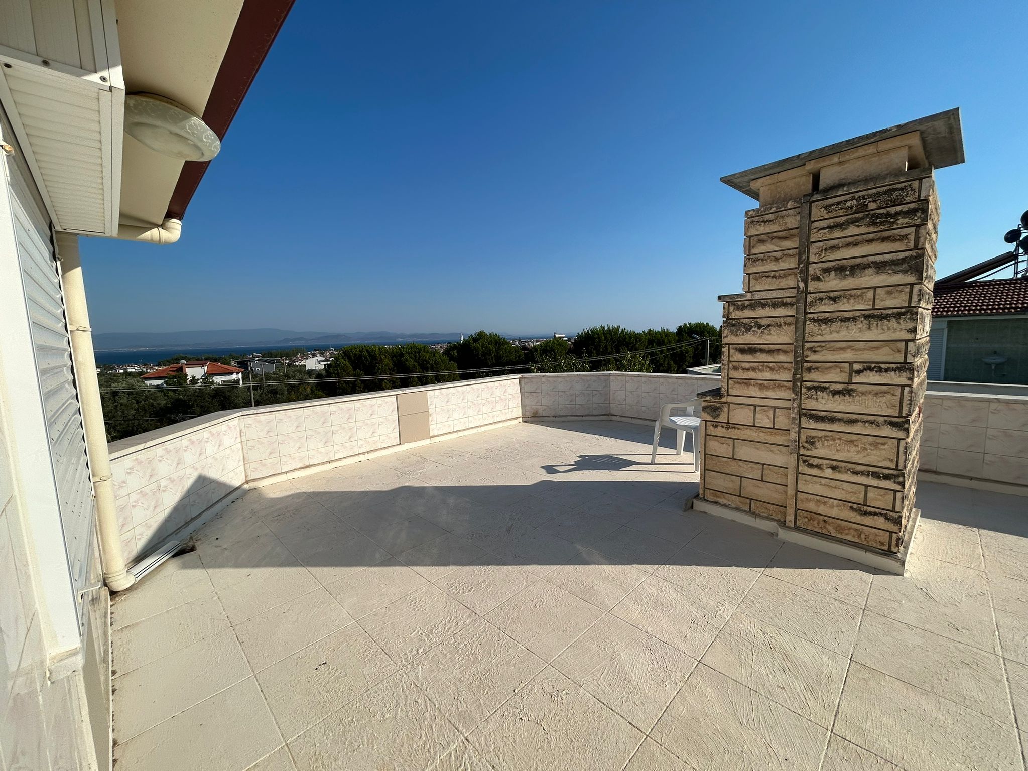 GÜRE'DE SİTE İÇERİSİNDE SATILIK 4+1 TRİPLEKS VİLLA