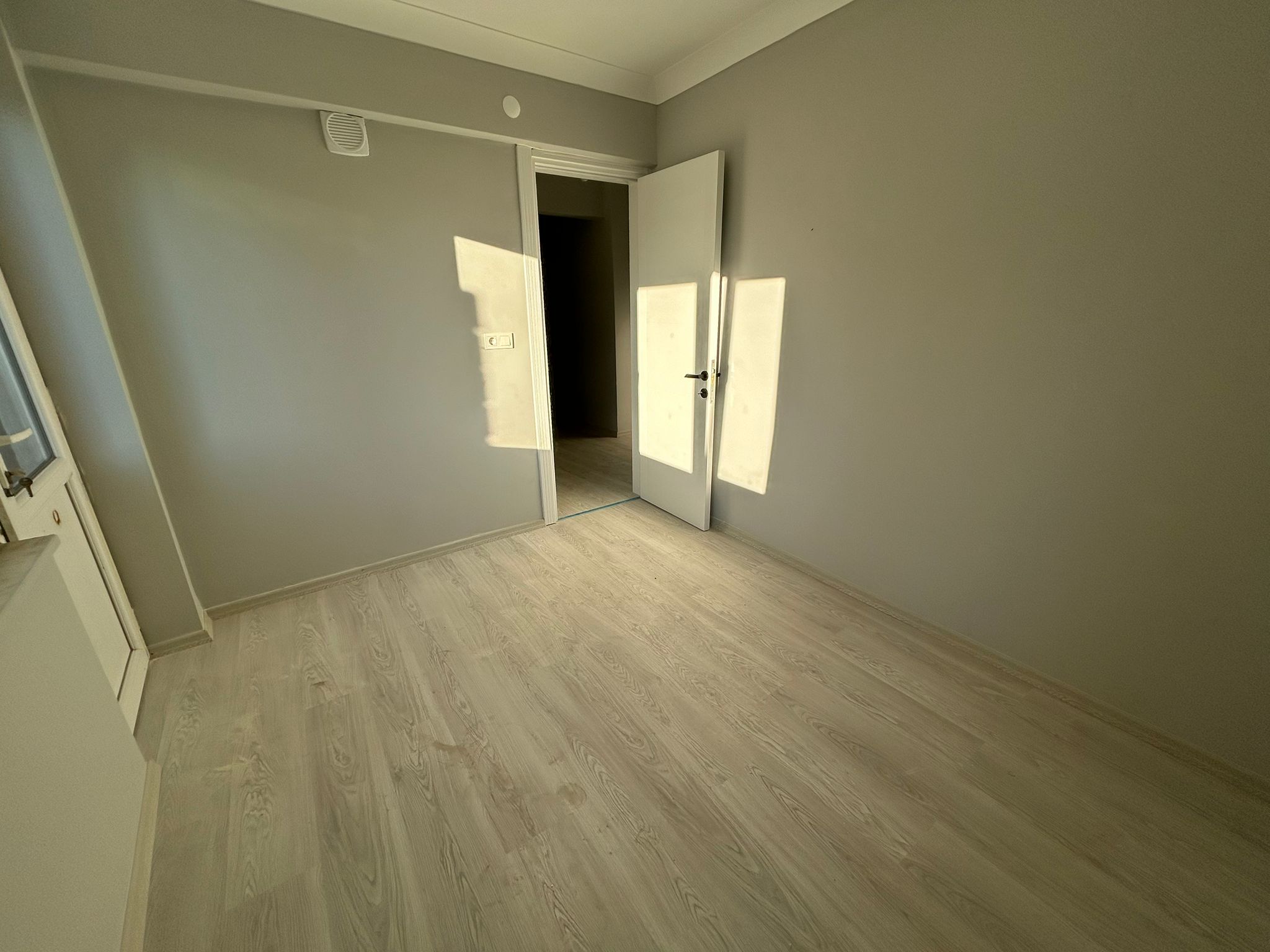 Sıfırdan Yenilenmiş Satılık 1+1 Daire