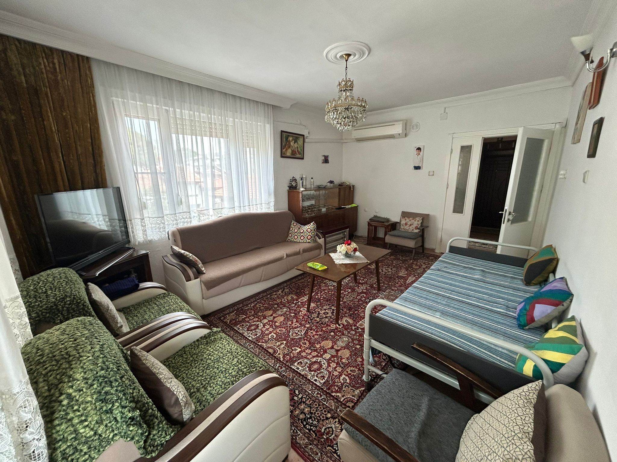 AKÇAY’IN KALBİNDE, DENİZE 100 METRE MESAFEDE 2+1 EŞYALI KİRALIK DAİRE!