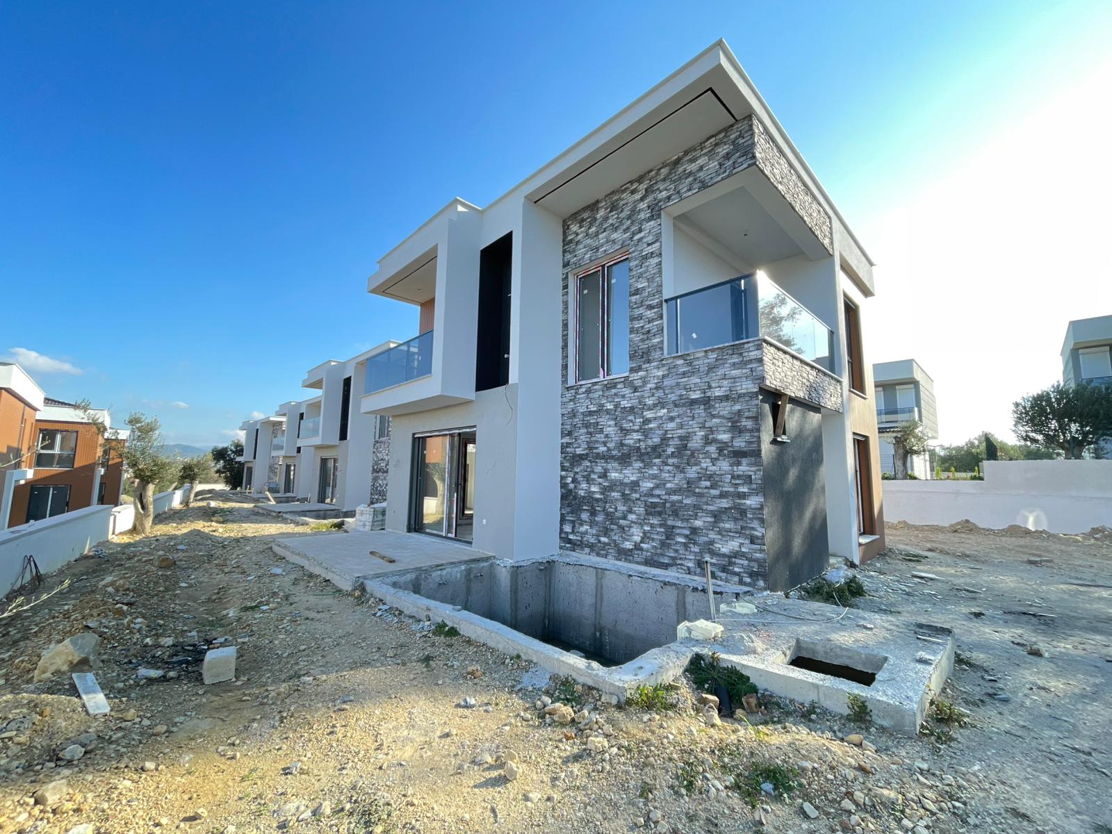 DENİZİ UYANDIĞINIZ AN GÖRÜN! KARAAĞAÇ SAHİLDE ÖZEL HAVUZLU 4+1 VİLLA