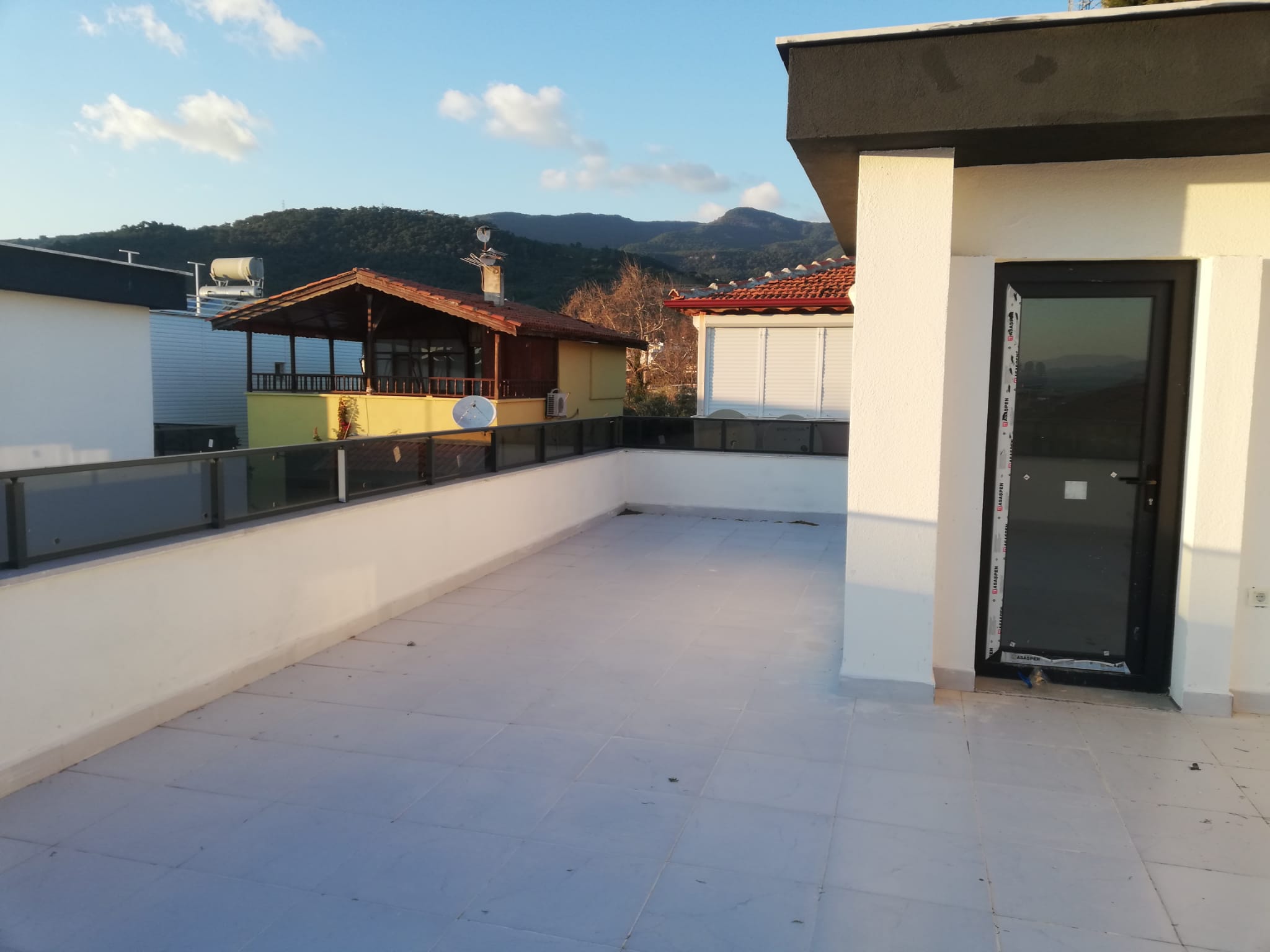 AVCILAR'DA DENİZE 150 M. SIFIR 4+1 VİLLA