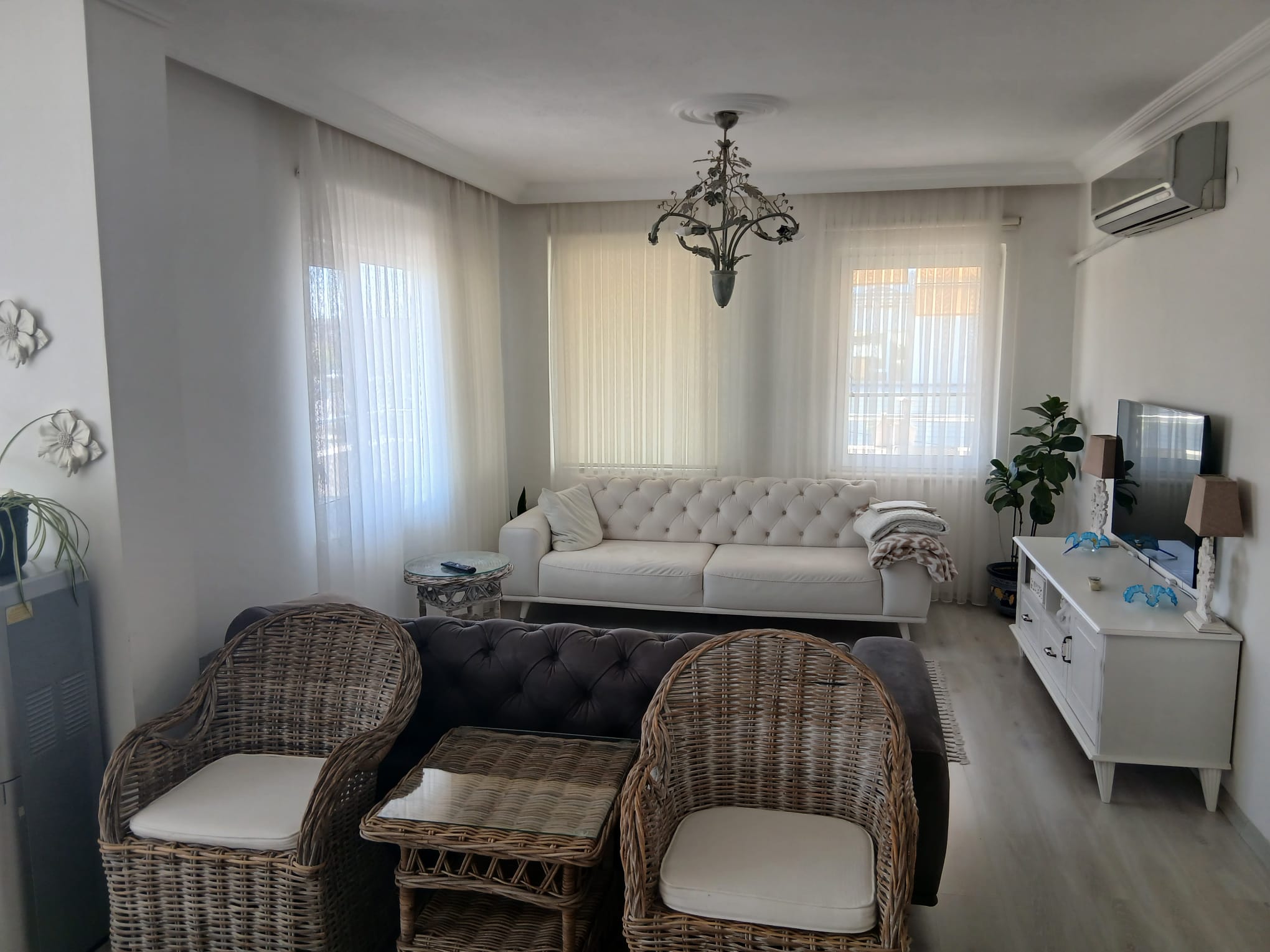 AKÇAY GÜRE’DE, ANA YOL ÜZERİNDE KOMPLE SATILIK BİNA HARİKA YATIRIM FIRSATI!