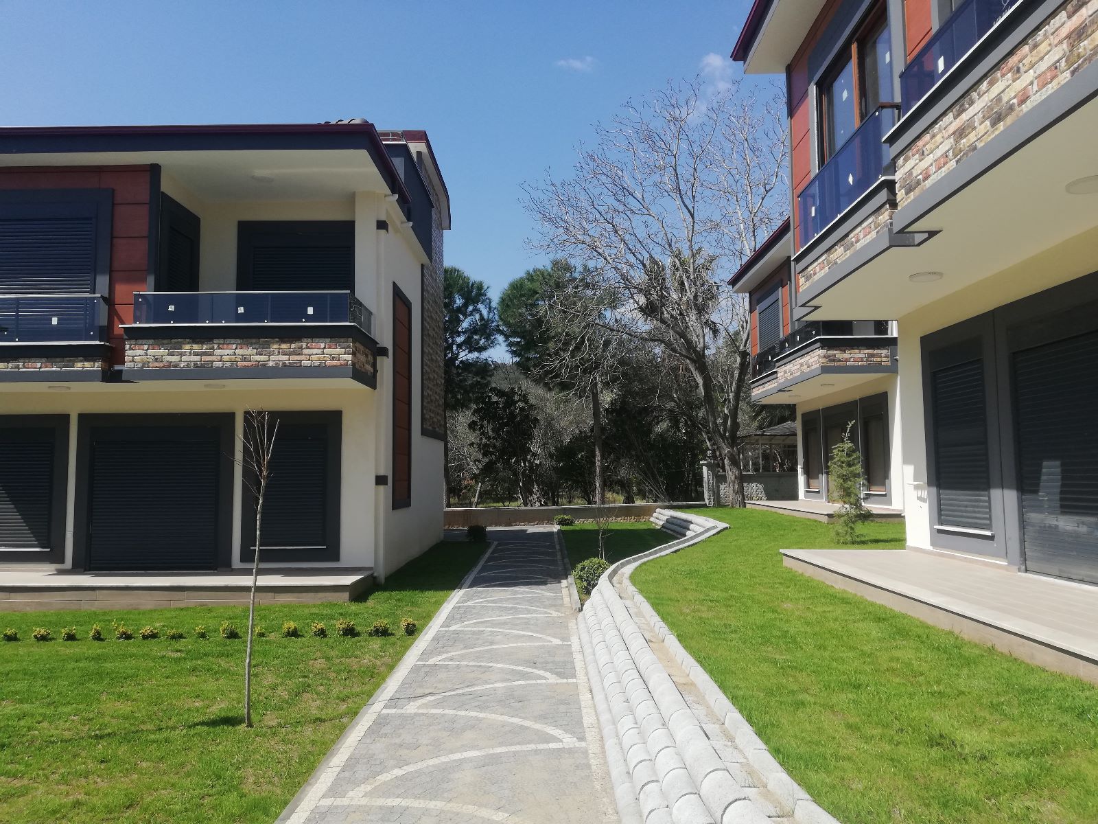 GÜRE’NİN EN PRESTİJLİ SİTESİNDE, ÖZEL BAHÇELİ LÜKS 3+1 VİLLA