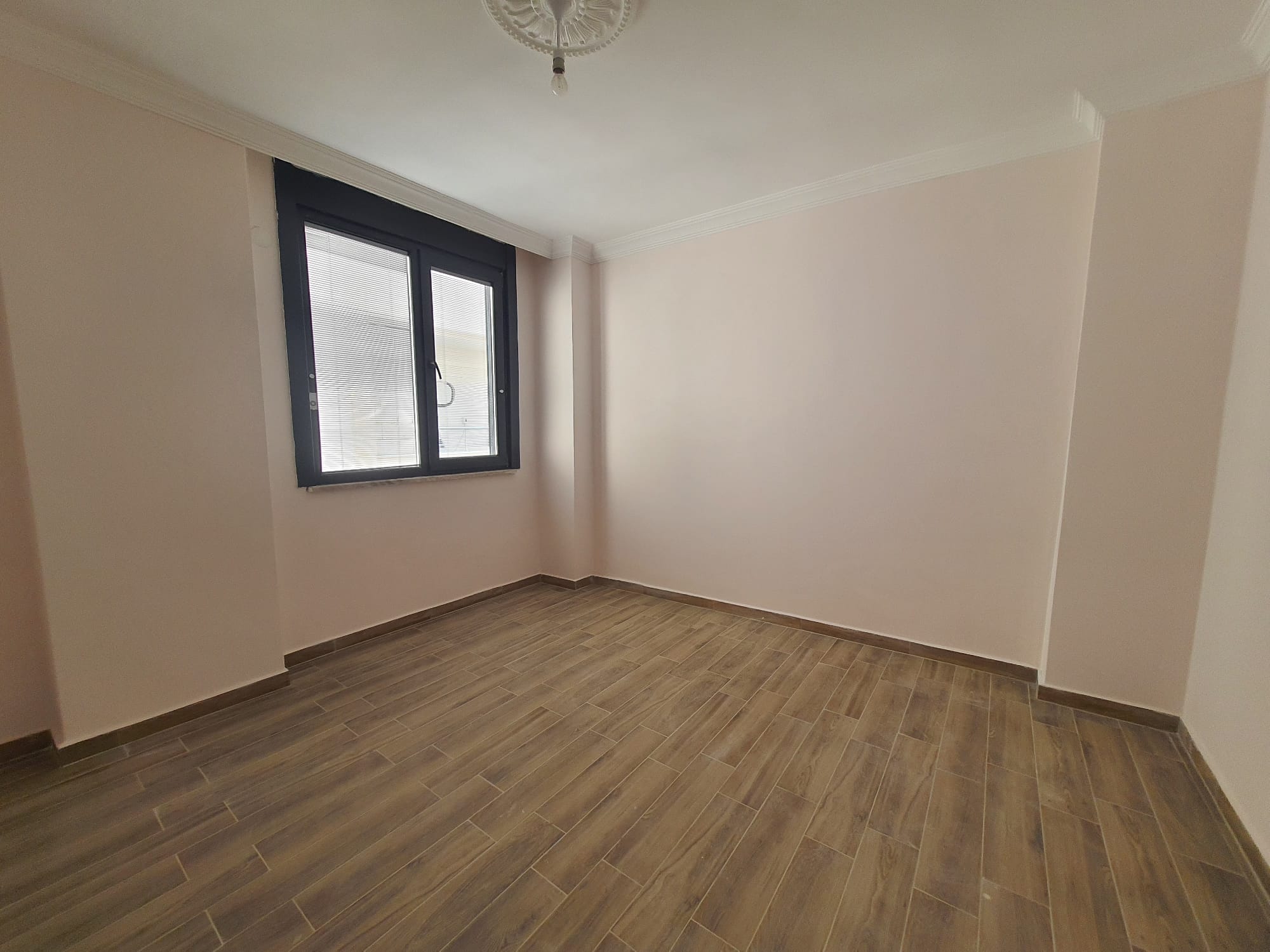 BALIKESİR EDREMİT GÜRE’DE KOMPLE SATILIK SIFIR APARTMAN – DENİZE 250M, EŞSİZ MANZARA!