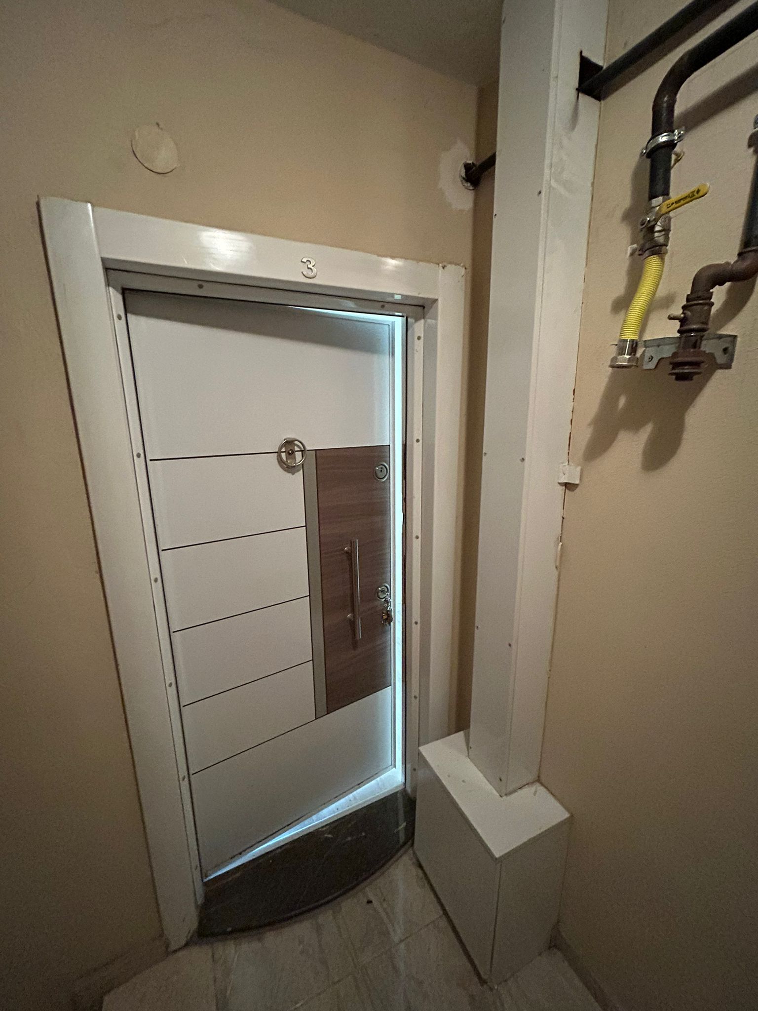GAZİİLYAS'DA TUGAYA 300 M. KİRALIK 2+1 DAİRE (3 NUMARA)