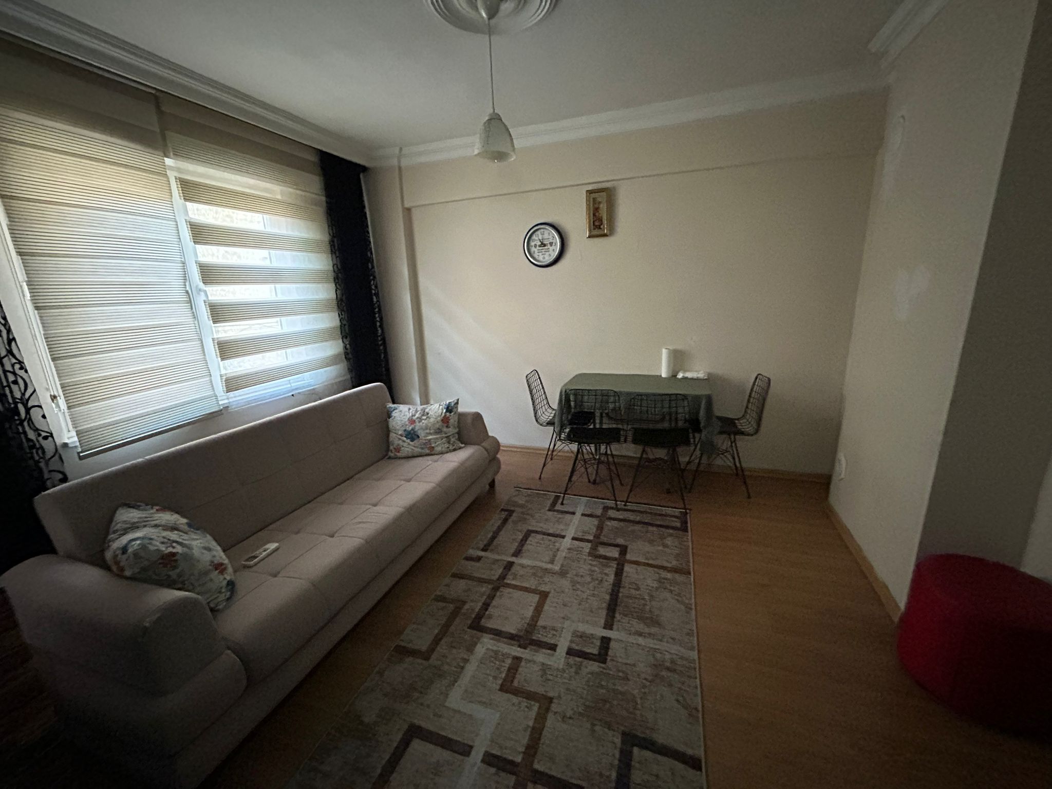 Eşyaları Hazır, Konforu Tam: Cumhuriyet Mahallesi’nde 2+1 Ara Kat