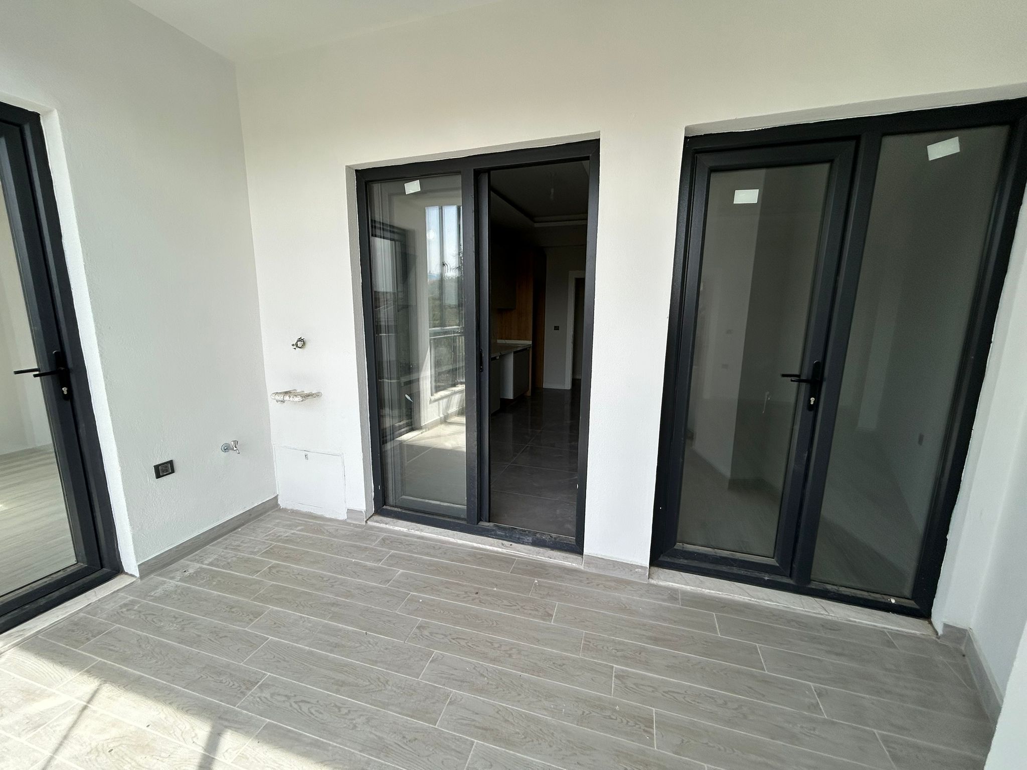 KADIKÖY’DE ÖZEL KÖRFEZ HASTANESİ YANI SATILIK 3+1 ARAKAT DAİRE