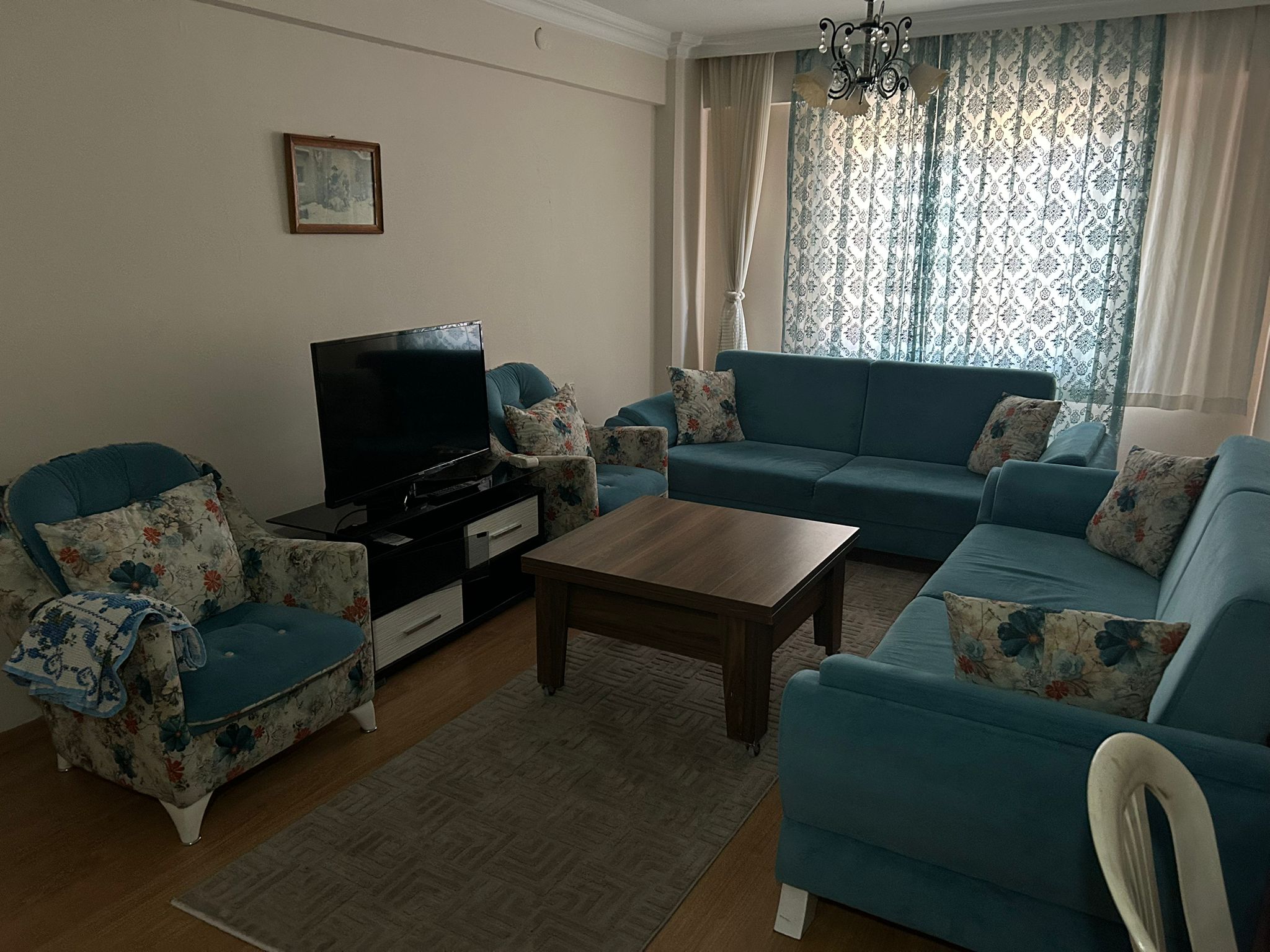 Eşyaları Hazır, Konforu Tam: Cumhuriyet Mahallesi’nde 2+1 Ara Kat