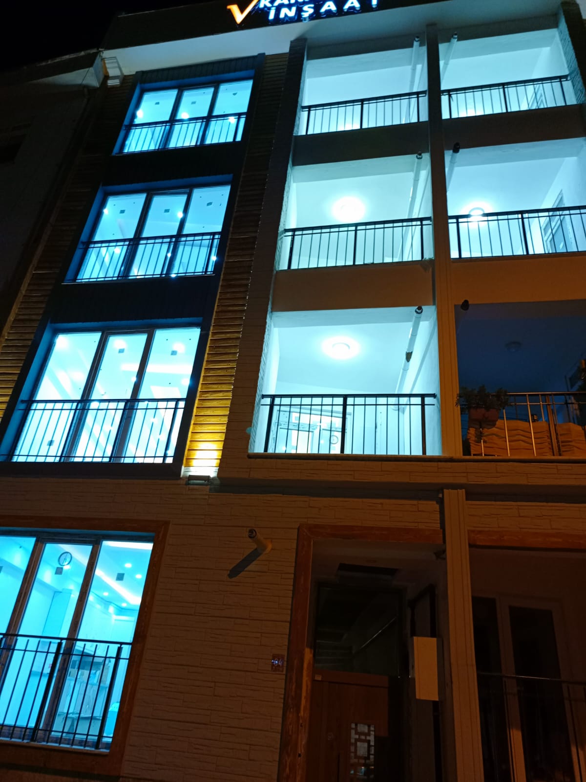 BURHANİYE YENİ MAHALLEDE SATILIK 2+1 GİRİŞ KAT DAİRE