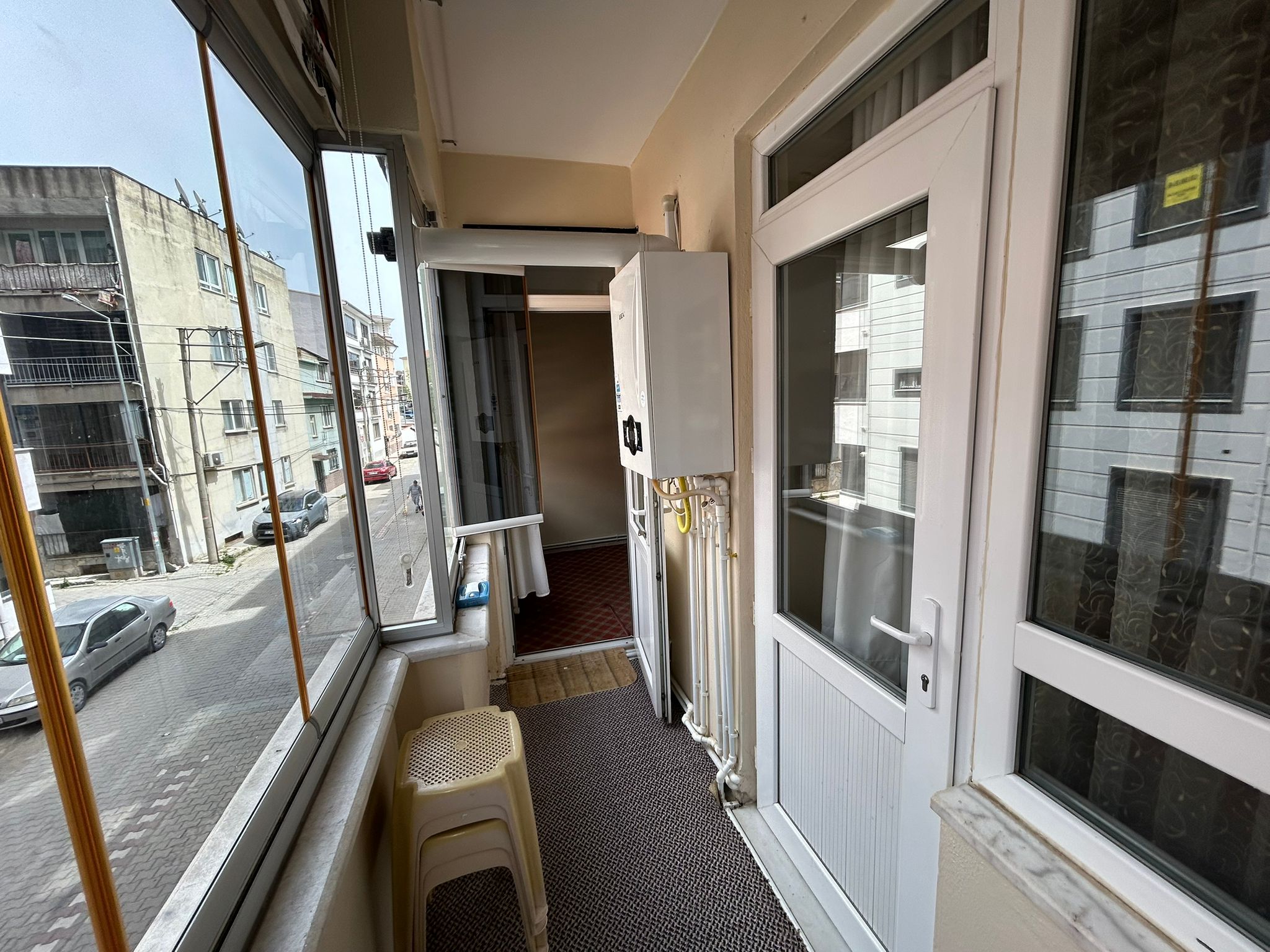 EDREMİT CUMHURİYET MAHALLESİ’NDE EŞYALI KİRALIK 3+1 DAİRE