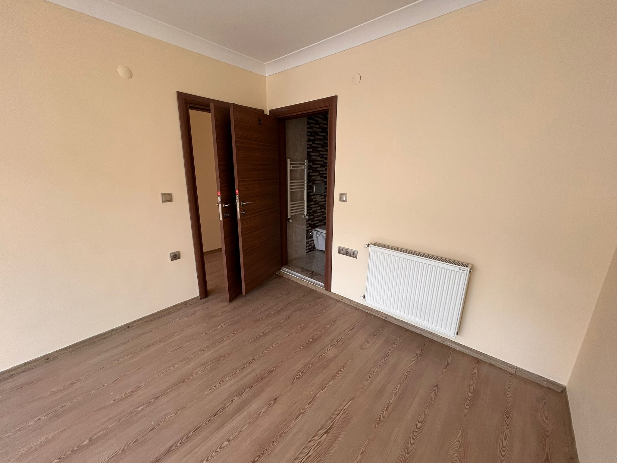 AKÇAY İKİZÇAY MAHALLESİNDE SATILIK 3+1 LÜKS DAİRE ( EİDS NO : 1001423 )