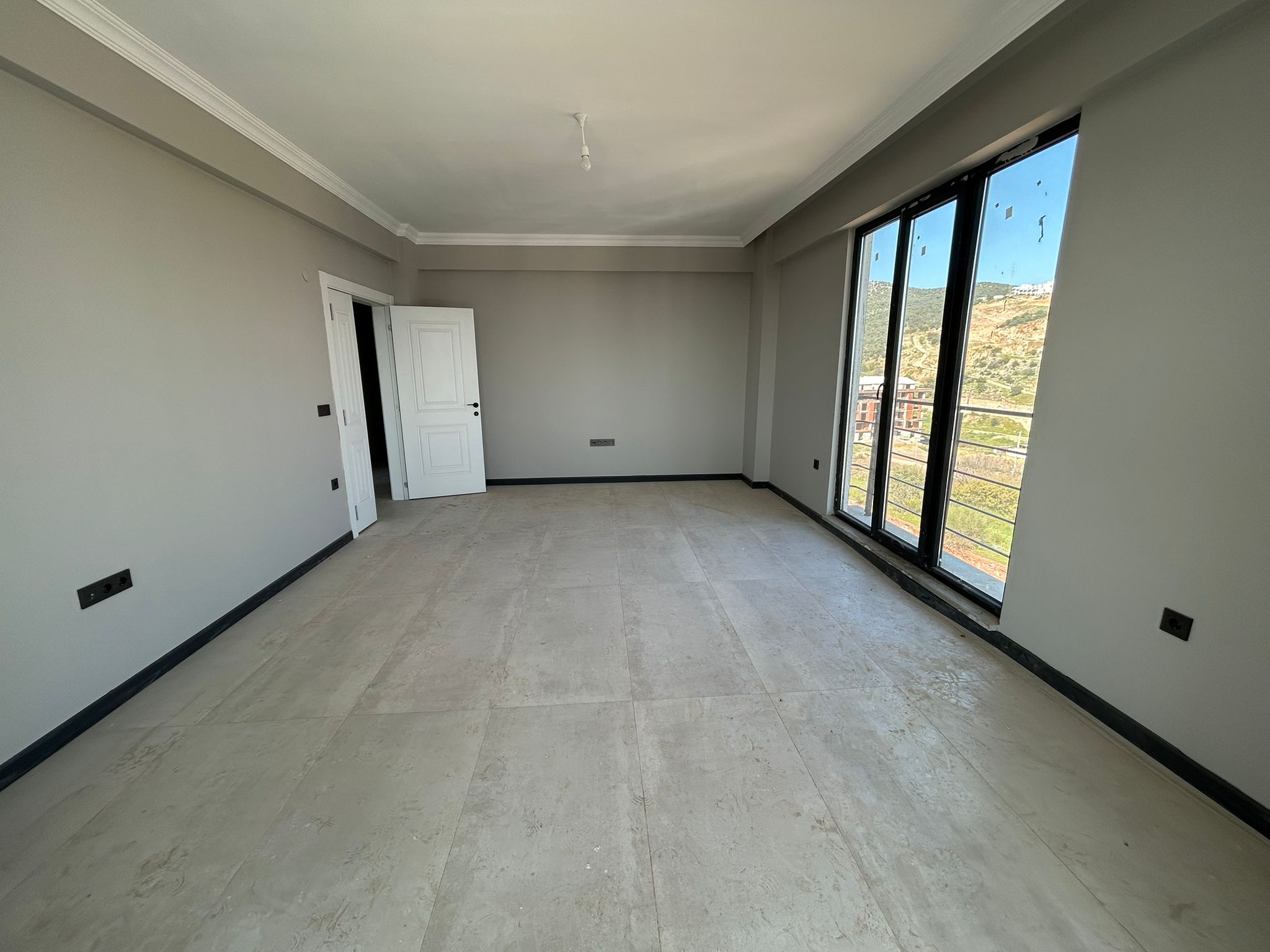 Edremit Atatürk Mahallesi’nde Eşsiz Deniz & Şehir Manzaralı 3+1 Lüks Kiralık Daire!